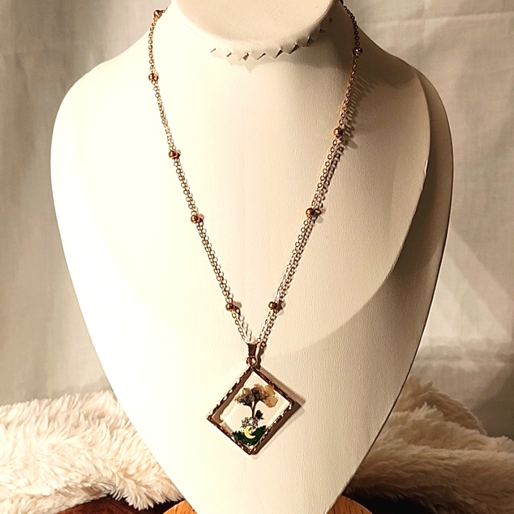Gold tone Fahion shadow box Necklace